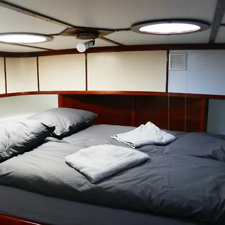 Boathotel Wilhelmina Botel *